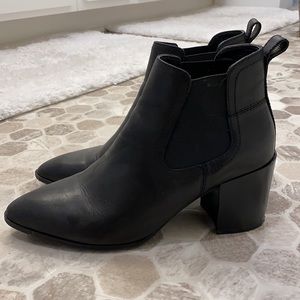 Steve Madden black booties